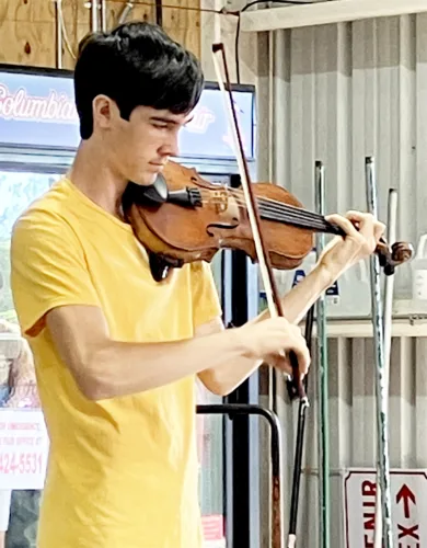 Malvern teen sharing love of violin at Columbiana County Fair